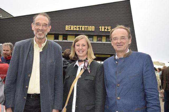 Heinz Faßmann (Bundesminister für Bildung, Wissenschaft und Forschung) mit Tourismus-Landesrätin Barbara Eibinger Miedl sowie Georg Bliem (Geschäftsführer der Planaibahnen).