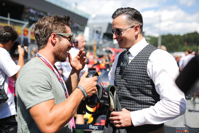 Marcel Hirscher und Andreas Gabalier durften Pokale überreichen. Foto: GEPA pictures/Goetzhaber