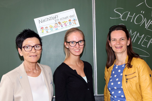 Stadträtein Andrea Prohaska, Lehrerin Sonja Honeder, Bürgermeisterin Kerstin Suchan-Mayr