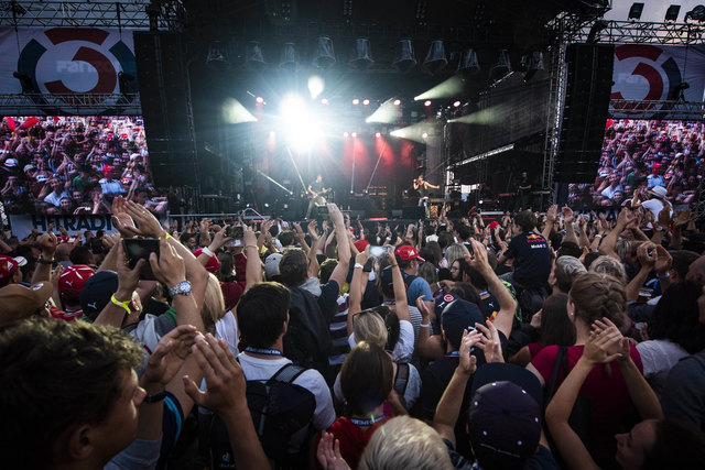 Rund 10.000 Fans wollten Pizzera & Jaus sehen. Foto: Red Bull Content Pool