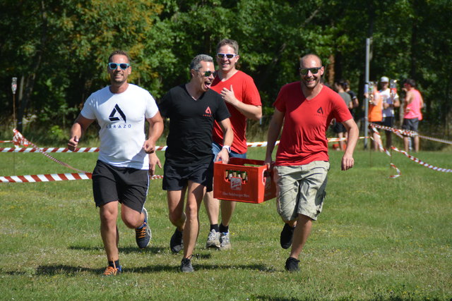 Das war ein Spaß: 23 Teams kämpften um den Sieg beim Bierkistenlauf