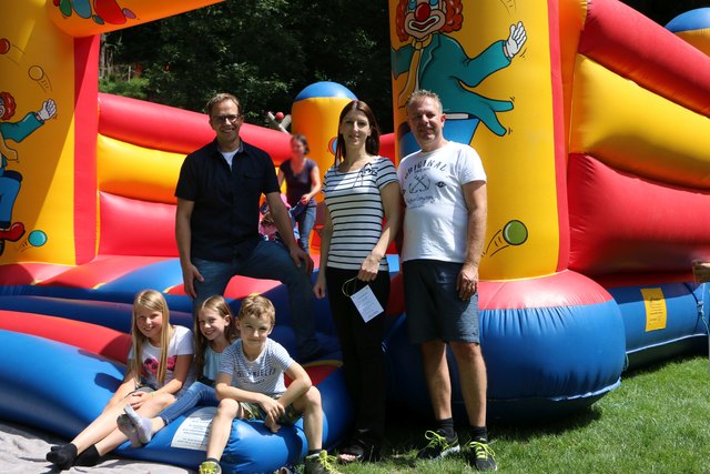 Hinten von links: Vizebürgermeister Fritz Robeischl, Obmann-Stellvertreterin Bettina Gammer und Obmann Alexander Bruckner.