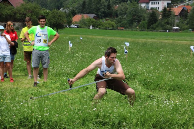 Auch bei den Burschen ging es mit vollem Einsatz zur Sache.