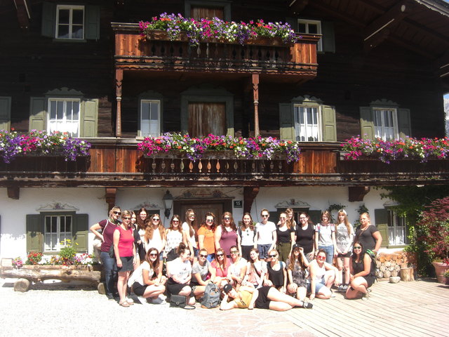 Die Gaminger auf Bildungsreise: 26 Schülerinnen besuchten zahlreiche Sehenswürdigkeiten und Betriebe in Tirol, Salzburg und Bayern. | Foto: LFS Gaming