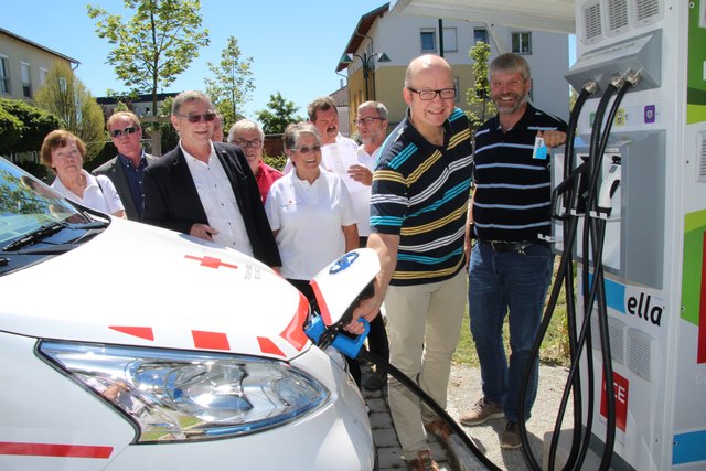 Joachim Langmaier, Amtsleiter St. Martin, tankt auf. | Foto: Doms