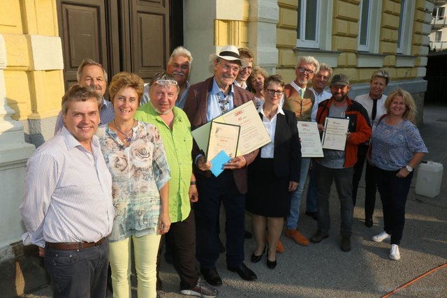 Freunde und Vertreter der Kommunalpolitik kamen, um Theo Duijnmaijer und Walter Moric zu gratulieren und mit ihnen zu feiern.