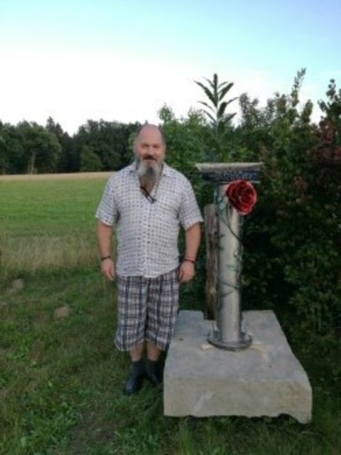 Metallkünstler Pius Frank Initiator der Europäischen Friedensrose und IKONEN Schweißer