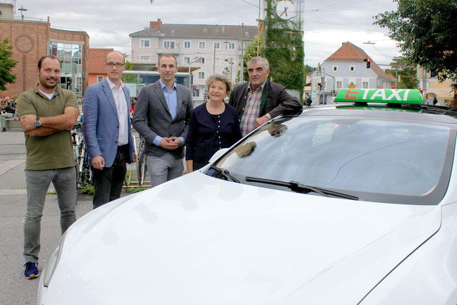 Tolle Aktion in Andritz: Christian Hermann, Florian Tantscher, Harald Oberhuber, Gerlinde Koschak, Johannes Obenaus (v.l.) freuen sich. | Foto: KK