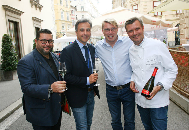 Zum Wohl: Andreadis, Nagl, Häkkinen, Widakovich (v. l.) | Foto: Christina Dow