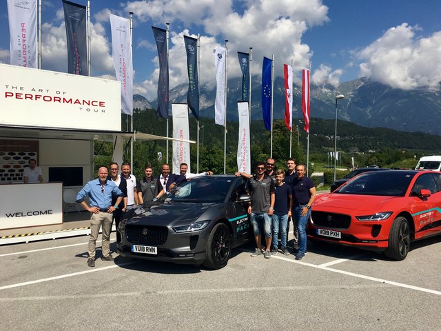 Die vier Autowelten von Unterberger aus Innsbruck, Kufstein, Telfs und Strass luden zur Jaguar Land Rover Experience ins ÖAMTC Fahrsicherheitszentrum am Zenzenhof.