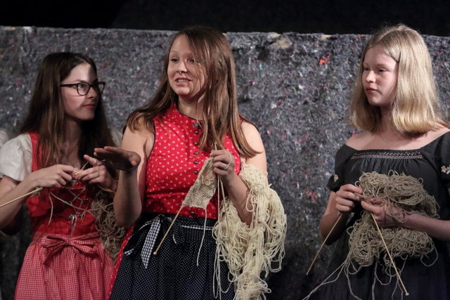 Jugendtheaterstücks „Und die Berge glühen pink“. | Foto: Moser