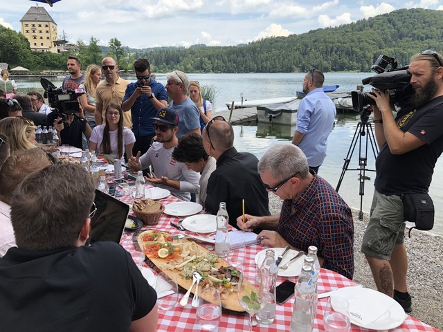 Eine Armee von Journalisten war versammelt. Aus den USA, Slowenien, Großbritannien, Deutschland usw. | Foto: Thomas Fuchs