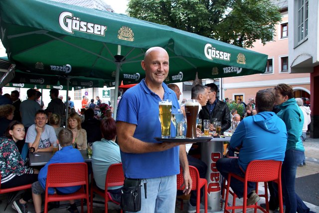 Wirt Georg Stanonik freut sich über einen größeren Gastgarten.