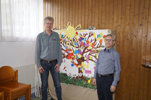 Seit 1992 ist Johannes Wittich (l.) Pfarrer der Erlöserkirche.