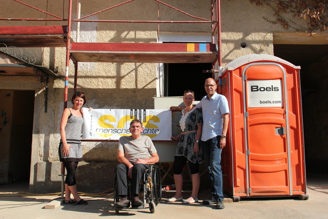Sarah Kotopulos, Gunther Trübswasser, Architektin Isa Stein, Bauleiter Peter Angerbauer | Foto: SOS-Menschenrechte