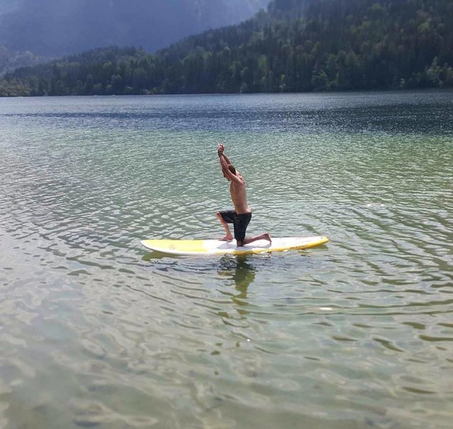 Andi Libra aus Lunz am See verbringt im Sommer viel Zeit am Tennisplatz, während er im Winter jede freie Minute auf der Skipiste verbringt. | Foto: Andi Libra