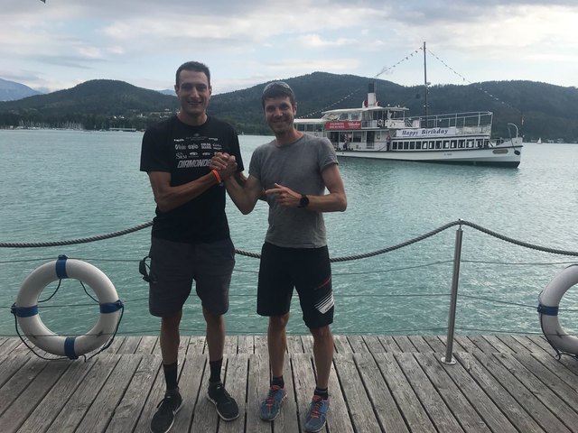 Der frisch gebackene Ironman Austria Michiael Weiss (l.) mit Mentalcoach Wolfgang Seidl aus Bierbaum an der Safen.