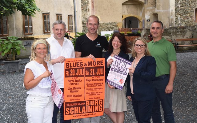 Elisabeth Nussbaumer (li.),  Klaus Glavanics, Werner Glösl, Astrid Gruber, Angelika Buchmayer und Bgm. Markus Szelinger freuen sich auf ein heißes Wochenende auf der Burg Schlaining.