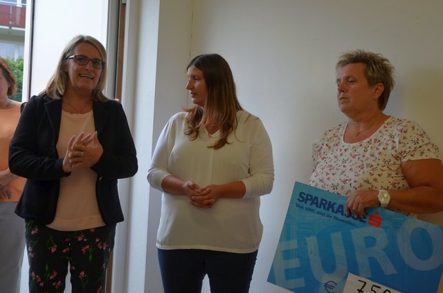 Landesrätin Ulrike Königsberger-Ludwig mit Einrichtungsleiterin Christiane Schachinger und Maria Schirghuber. | Foto: Ebner