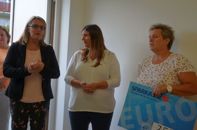 Landesrätin Ulrike Königsberger-Ludwig mit Einrichtungsleiterin Christiane Schachinger und Maria Schirghuber. | Foto: Ebner