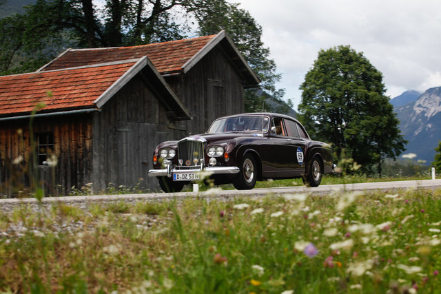 Bei der „ARLBERG CLASSIC Car Rally 2018“ präsentieren sich 125 automobile Raritäten in alpinen Traumkulissen.