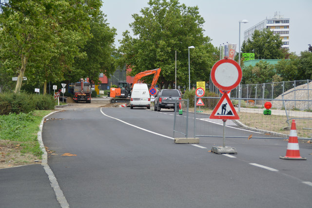 Blick in die Rödlgasse: Eine Baustelle jagt die nächste.