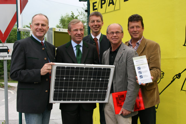 Mit dem Projekt "Solarbeleuchtung für Haltestellen" hat der Regonalverband im Jahr 2013  Energy Globe nach Salzburg geholt. | Foto: RVT