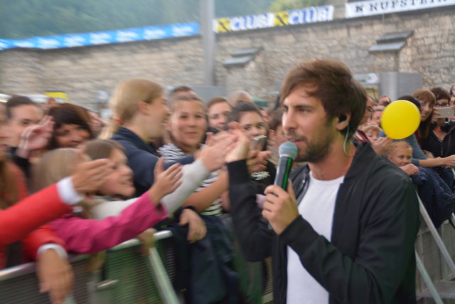 Max Giesinger, Popstar zum Anfassen beim Schulschluss-Open-Air in Kufstein.
