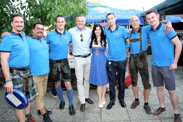 Minister Mario Kunasek feierte mit den FPÖ-Gemeinderäten in Feldkirchen ein Blaues Sommerfest.