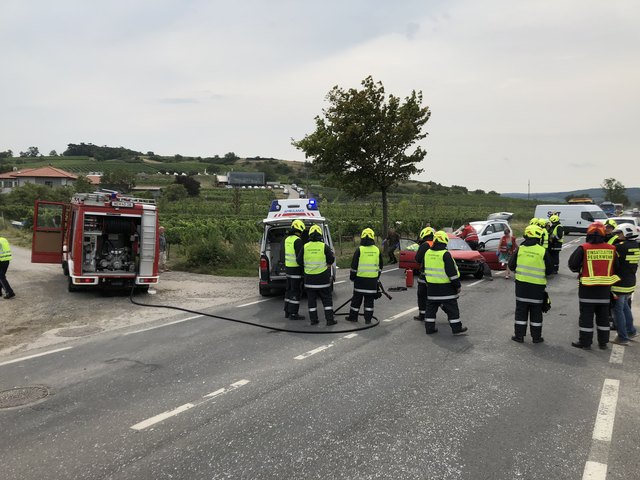 In den Unfall waren drei Fahrzeuge verwickelt. | Foto: Feuerwehr Jois