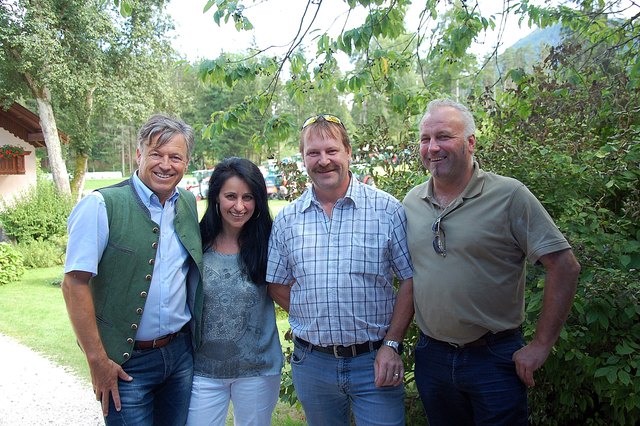 Vbgm der Gemeinde St.Michael ob Bleiburg Vladimir Smrtnik mit Gattin Betina, Dietmar Presitschek und Erich Gerstl