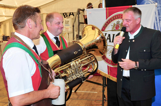 Das Instrument wurde von der Brau Union an die Musikkapelle Patsch übergeben.