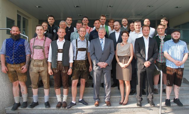 Angela Süß und Alexander Hartner überreichten die Werkmeisterbriefe in den Voitsberger Stadtsälen. | Foto: bfi Köflach