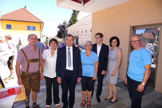 40jähriges Priesterjubiläum von Dechant Alois Hofmann (Mitte) mit Organisationsteam des Pfarrfestes