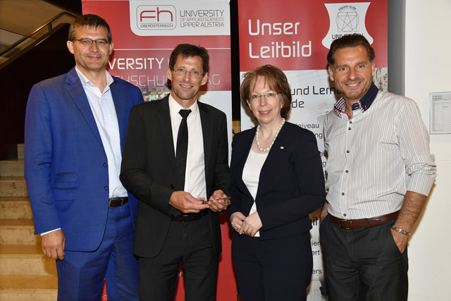 Vizedekan Franz Staberhofer, neuer Dekan Heimo Losbichler, ehemalige Dekanin Margarethe Überwimmer und Vizedekan René Riedl (v. li.I). | Foto: FH OÖ