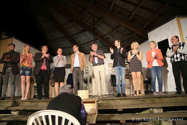 Die Theatergruppe mit Gastdarsteller Werner Reisenhofer