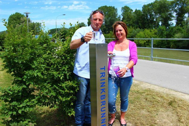 Herbert Preisl verkostet das Klosterneuburger Wasser. | Foto: Stadtgemeinde Klosterneuburg