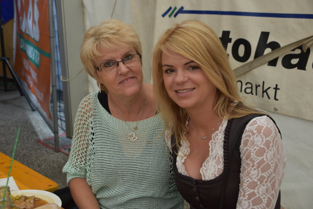 Veronika und Victoria (v. li)