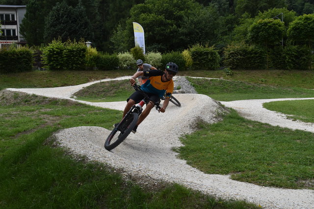 Adrian Krainer testete den Parcours gleich aus