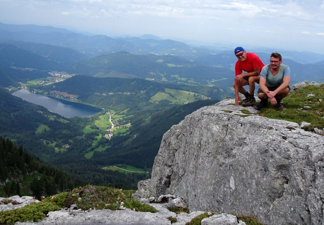 Roland und ich genießen den Tiefblick auf den Lunzer See.