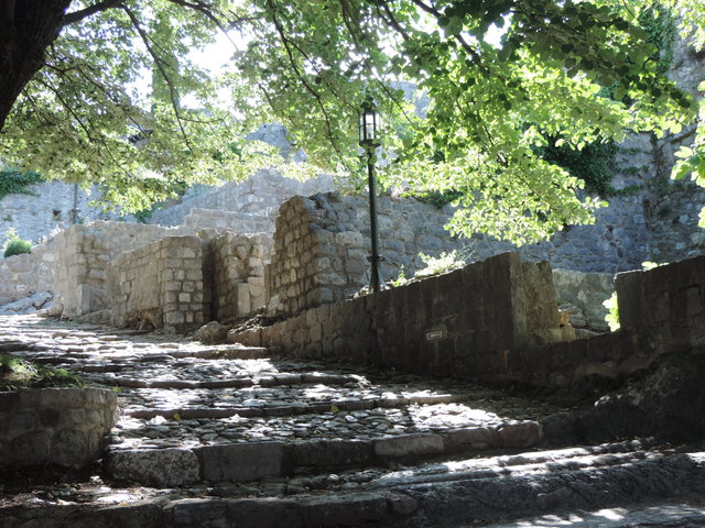 .. hinauf zur Festung Rozafa ( Albanien )...