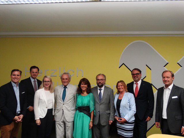 LAbg. Kaufmann, Bürgermeister Schmuckenschlager, Bundesministerin Schramböck, Präsident Höchtl, Dir. Wess, Stadträtin Eder, Dir. Kriz und Fachverbandsobmann Harl | Foto: Michael Reichenauer-Kofler