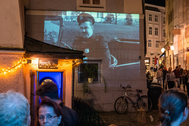 Die Videoprojektion vom Das Kino belebte den Giselakai.