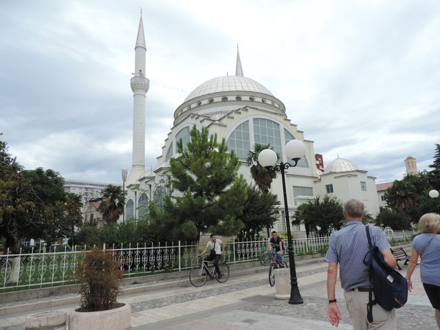 .. Moschee in Shokdra...