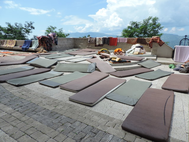 ..Schlafplatz ( im Freien ) oben beim Kloster....