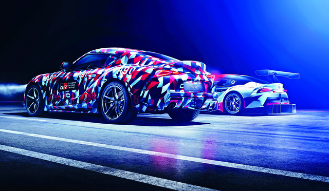 Ganz schön scharf: Toyota Supra (links) und Toyota GR Supra Racing Studie (rechts). | Foto: Toyota