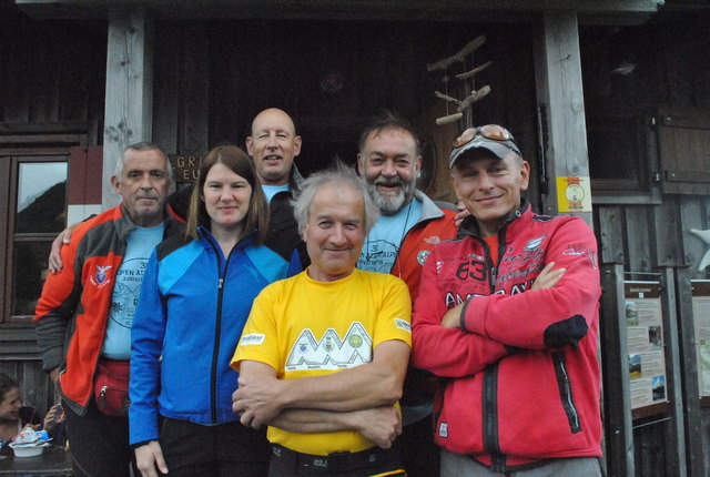 Cooles internationales Betreuerteam: Giustino Scarlet (Italien), Nina Molina (Slowenien), Hans Jury (Gmünd), Sepp Lederer, Willi Zebedin und Ingo Ortner (re., Kötschach-Mauthen)