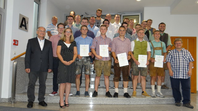Die neuen Elektrotechnik-Werkmeister bei der Zeugnisverleihung.