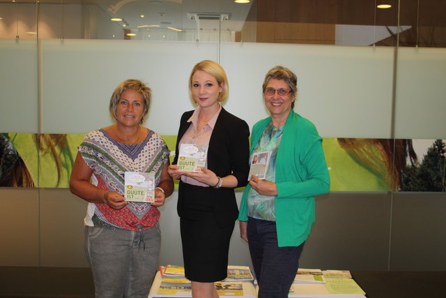 von links nach rechts Lichtenbergs Bürgermeisterin Daniela Durstberger, Daniela Kitzmüller Kosmetik Fachinstitut und GUUTE Ortsbetreuerin Monika Ratzenböck tauschten sich über regionale Vernetzungsmöglichkeiten aus. | Foto: Gemeinde Lichtenberg