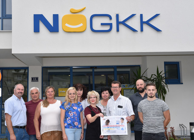 Josef Indra, Heinz Preus, Martina Schweidler (Leiterin des Service-Center), Veronika Zuser (Stellvertr. Leiterin des Service-Center), Michaela Schmidt, Kerstin Brunner, Beatrix Eckl, Albert Pitterle (Bezirksvorsitzender), Betriebsrat Bernd Goldhahn, Patrick Gill | Foto: A. Pitterle